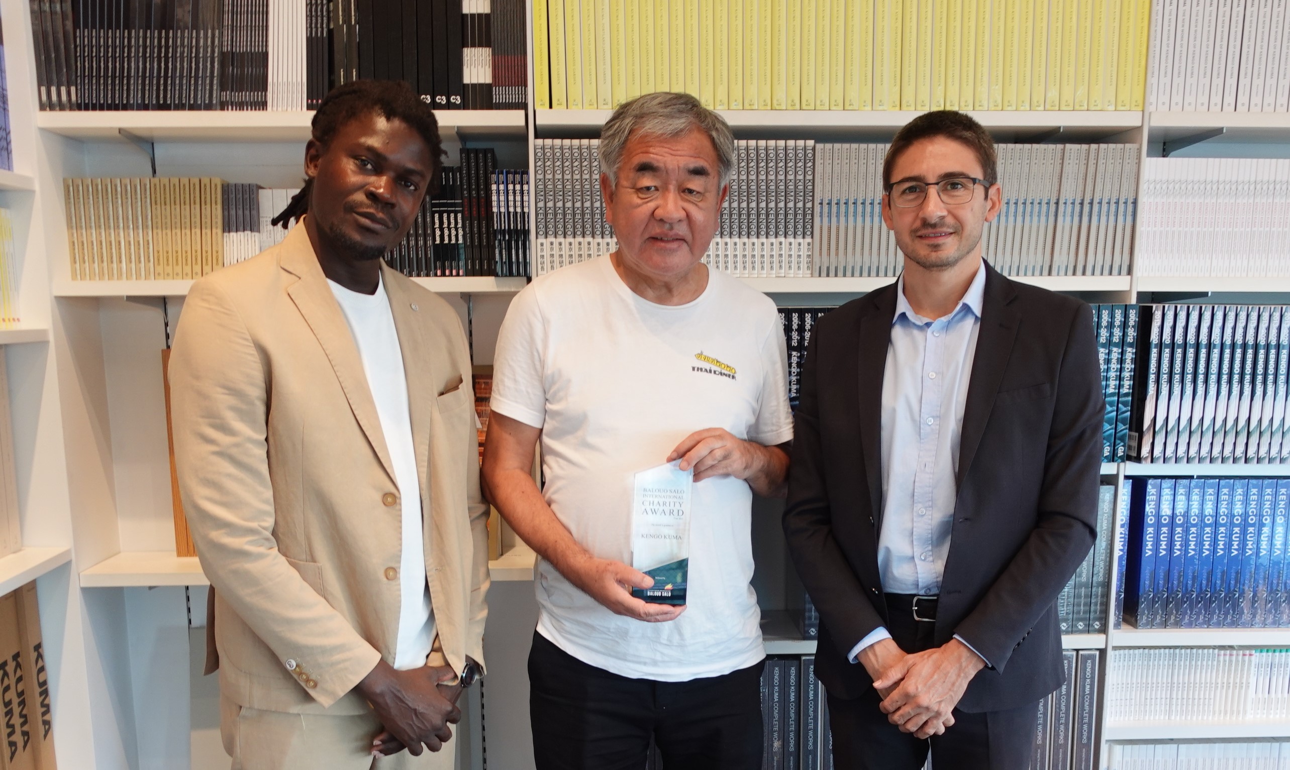 Consegna del premio solidarietà balouo salo ad Agostino Ghirardelli di SBGA, consegna da Raoul Vecchio e Jali Diabate